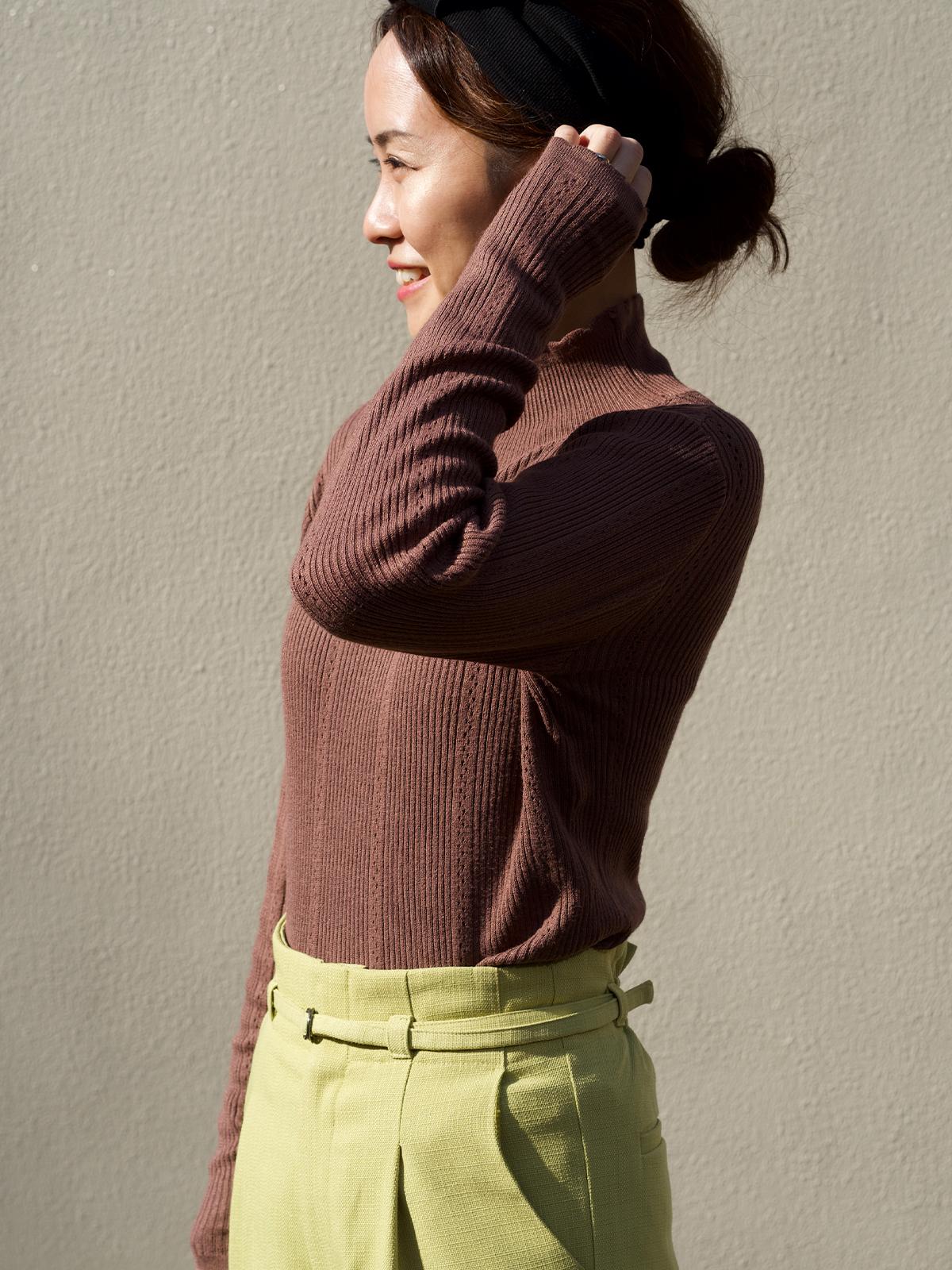 透かし柄ハイネックニット