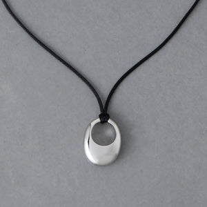 エッグシェイプコードネックレス