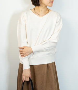 Vネックニットプルオーバー