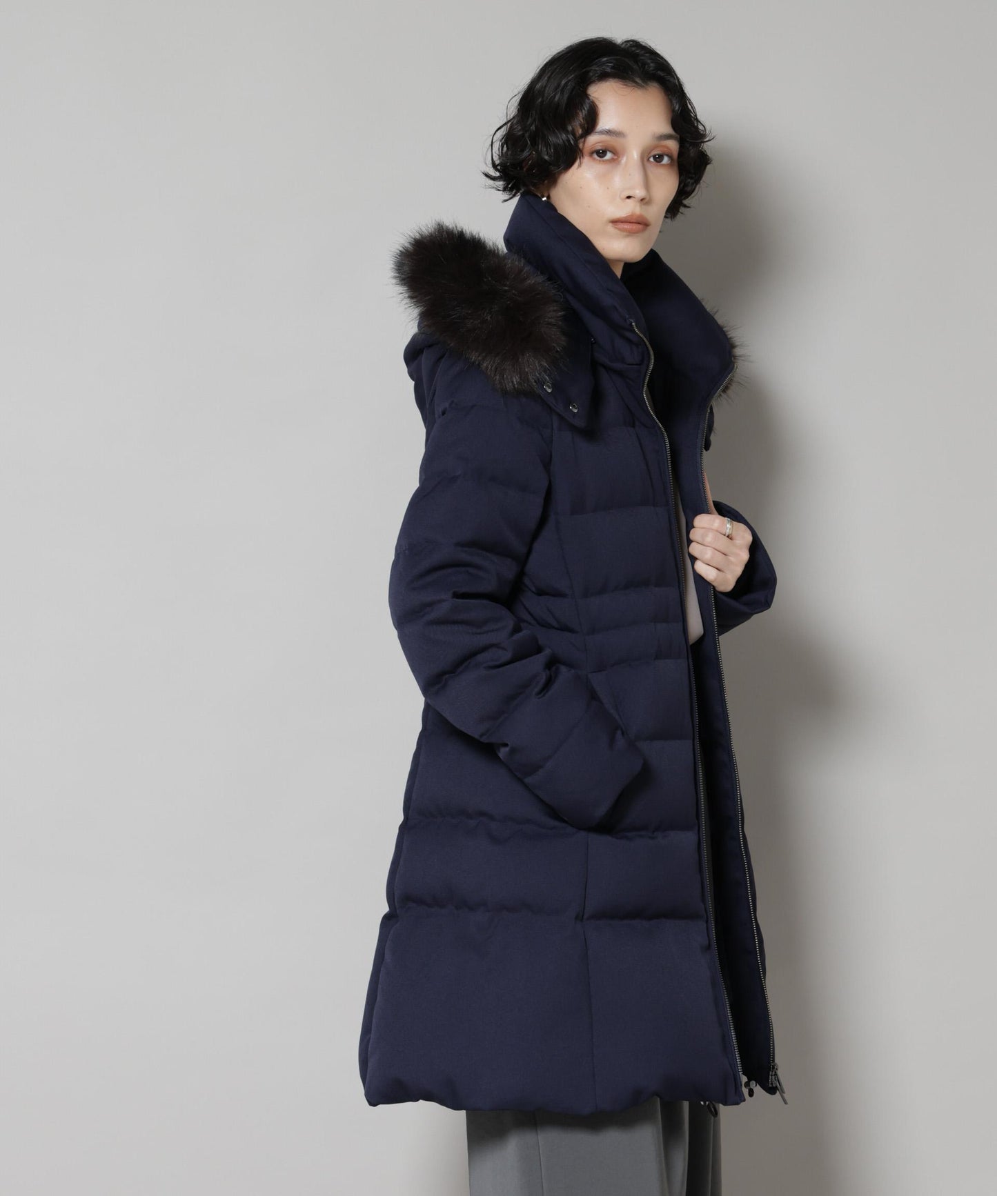 「西川ダウン(R)」サージロングダウン