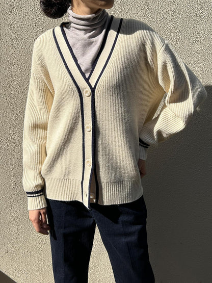 Vネックカーディガン