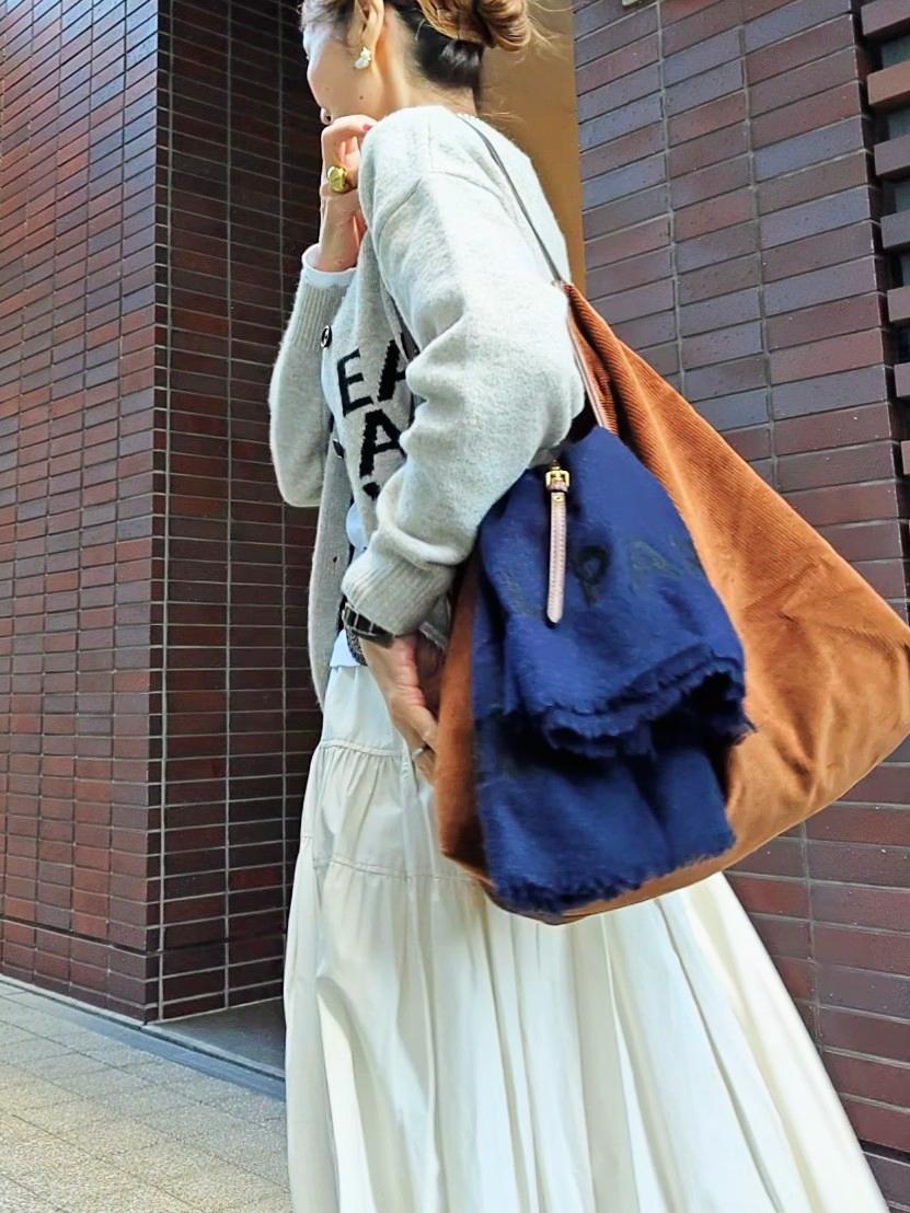 レタリングカーディガン