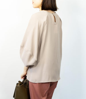 ダブルバックサテンエアリーブラウス