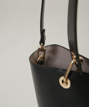 アシンメトリーハンドルバケツトート