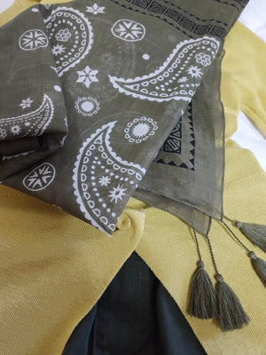 タッセルスクエアスカーフ