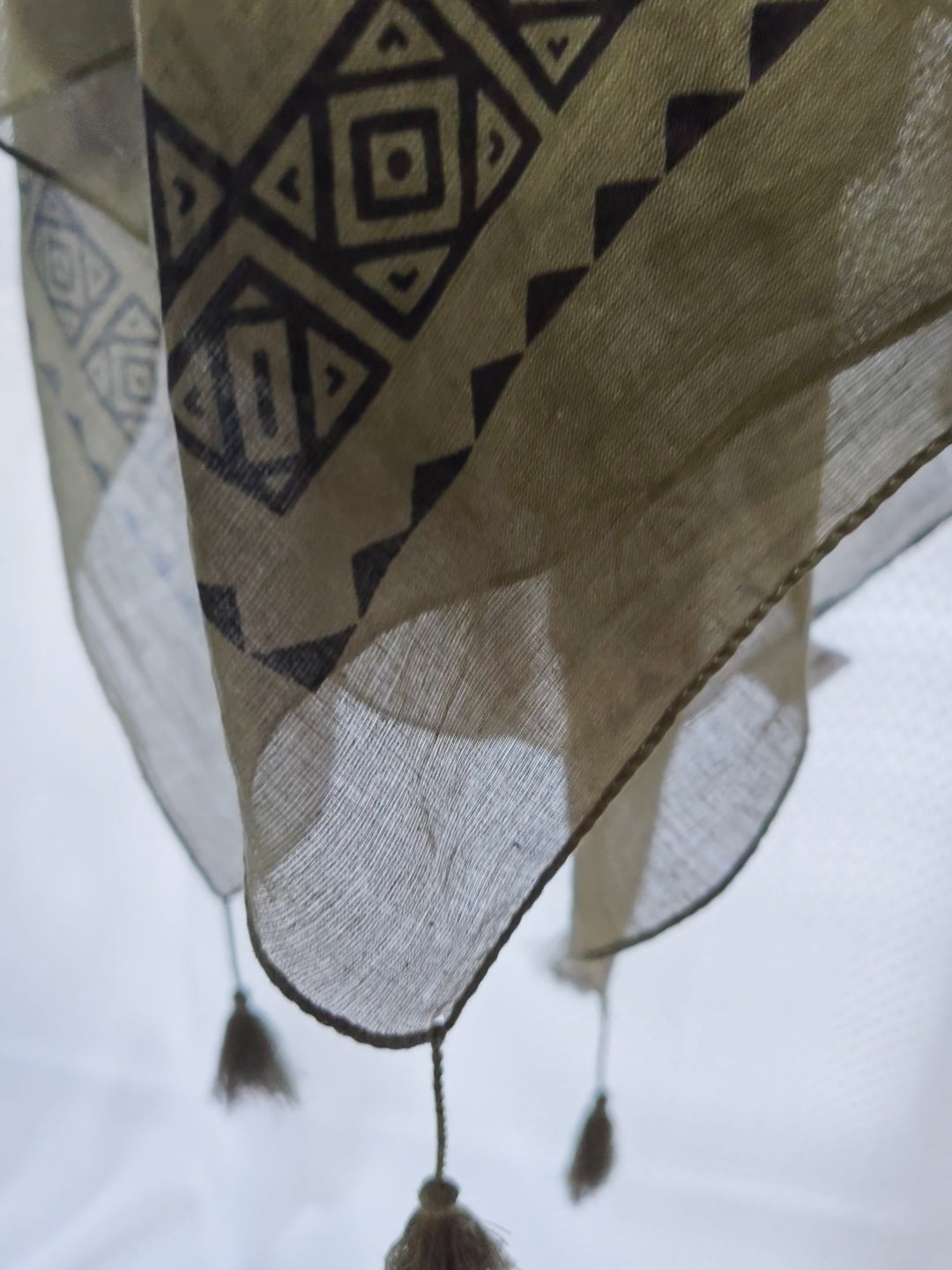 タッセルスクエアスカーフ