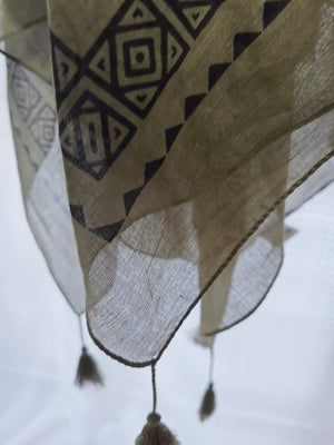 タッセルスクエアスカーフ