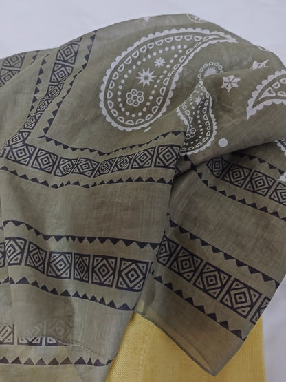 タッセルスクエアスカーフ