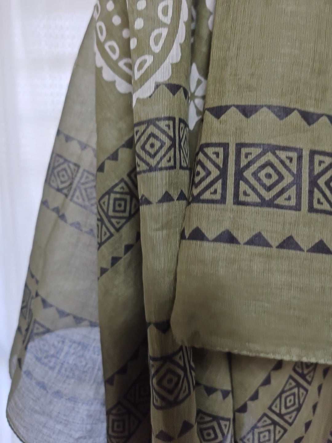 タッセルスクエアスカーフ