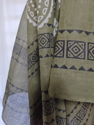 タッセルスクエアスカーフ