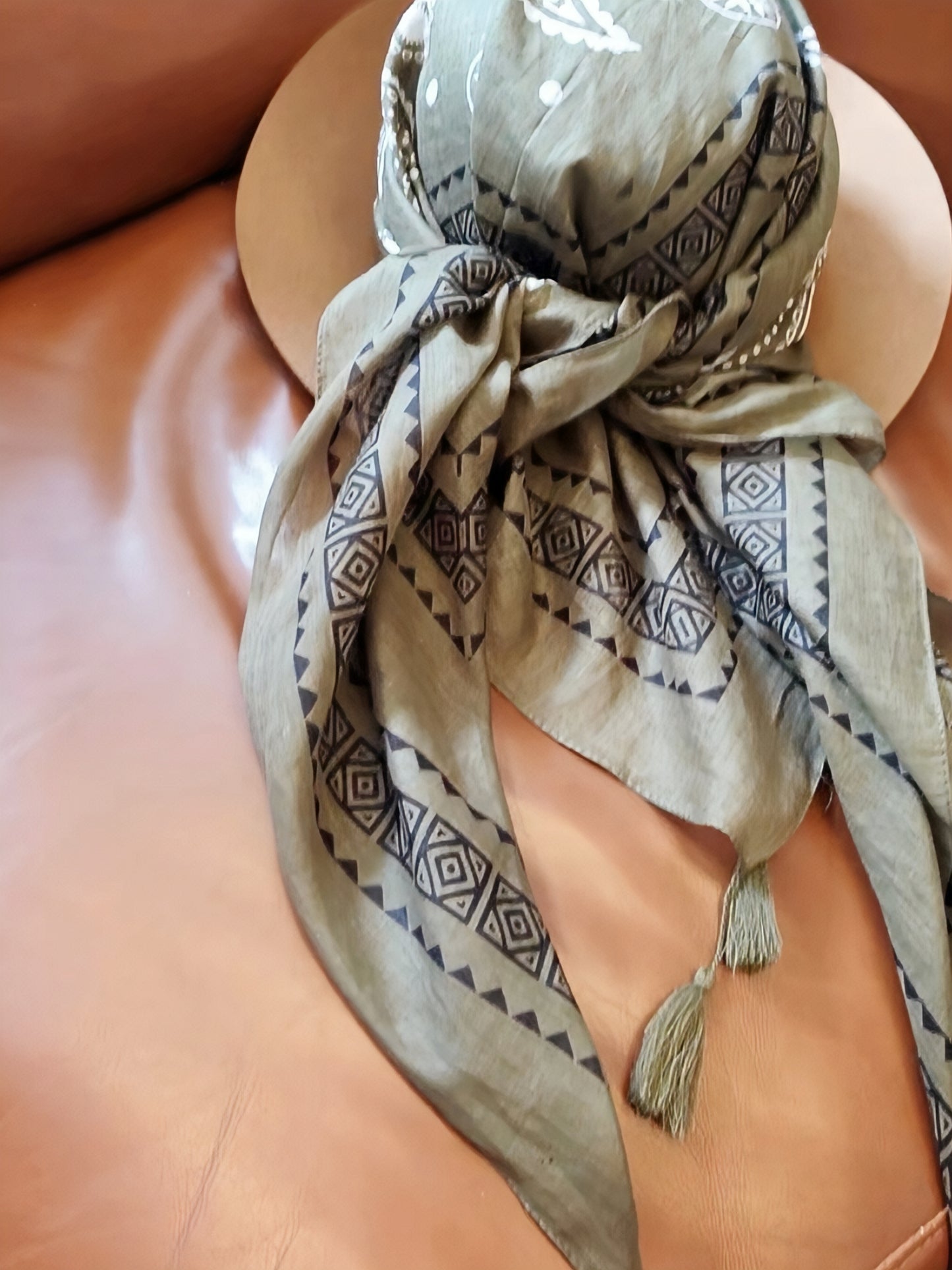 タッセルスクエアスカーフ