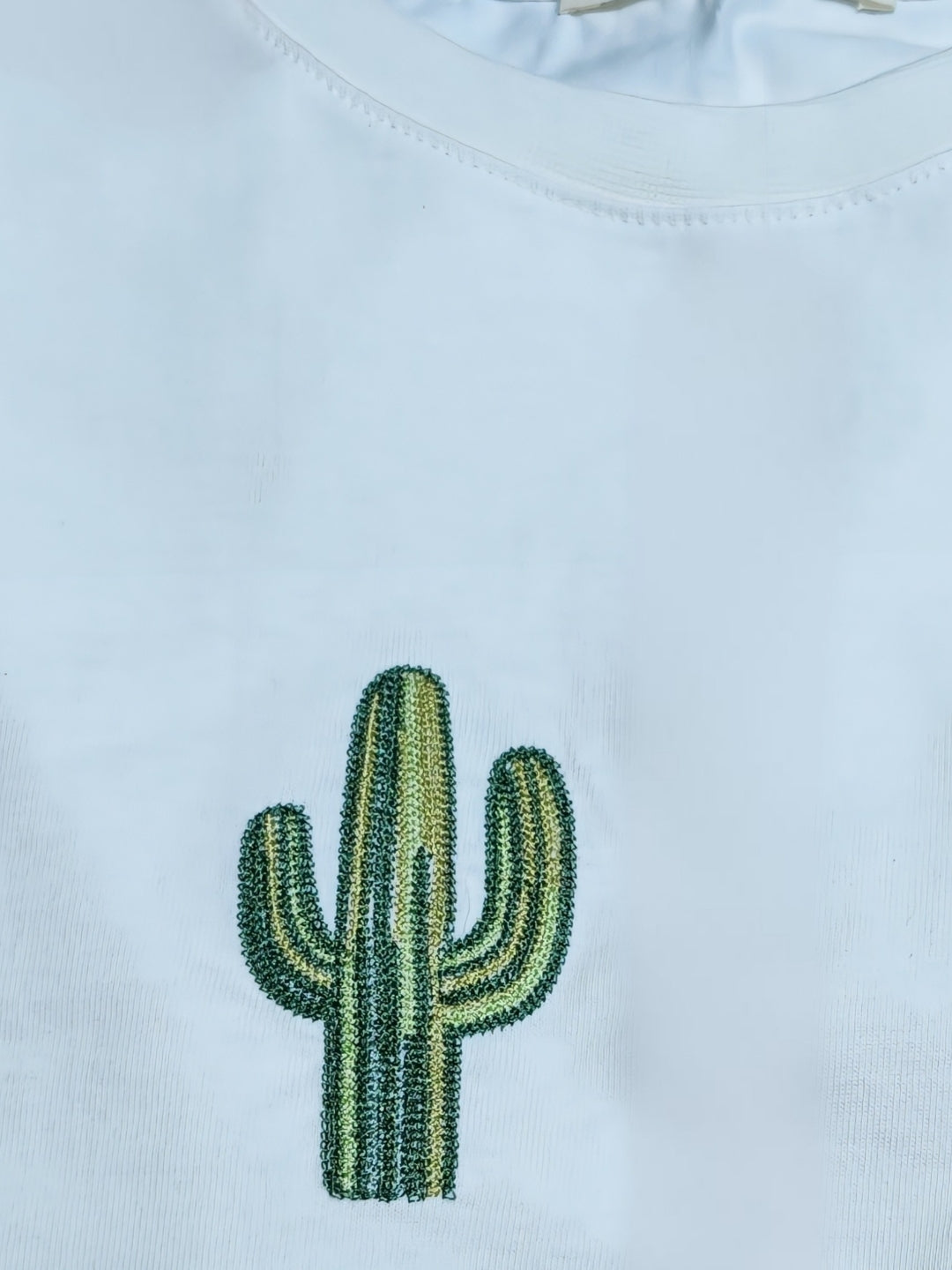 刺繍サボテンTシャツ
