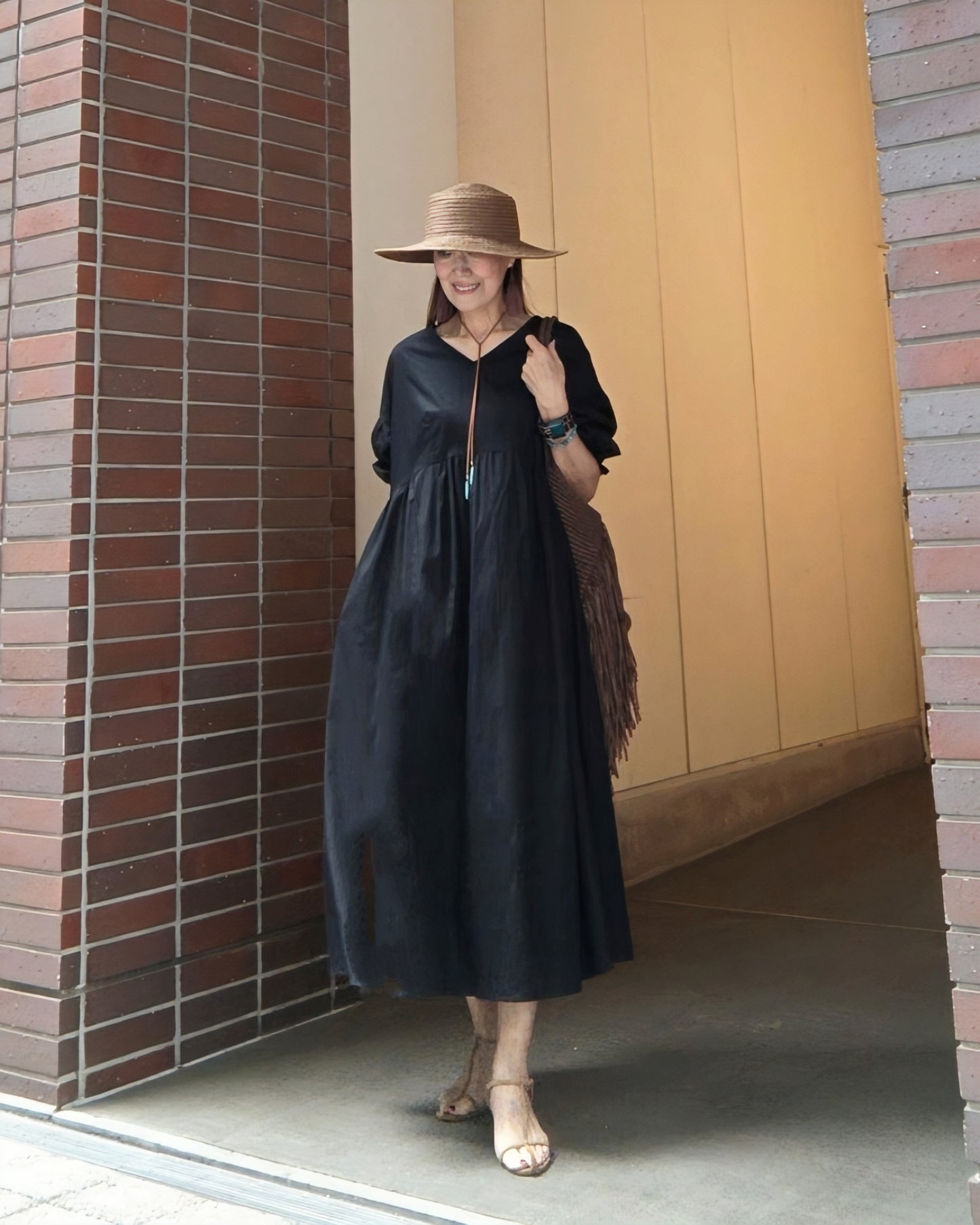 袖シャーリングVネックロングワンピース