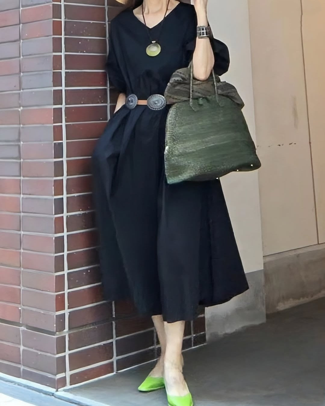 袖シャーリングVネックロングワンピース