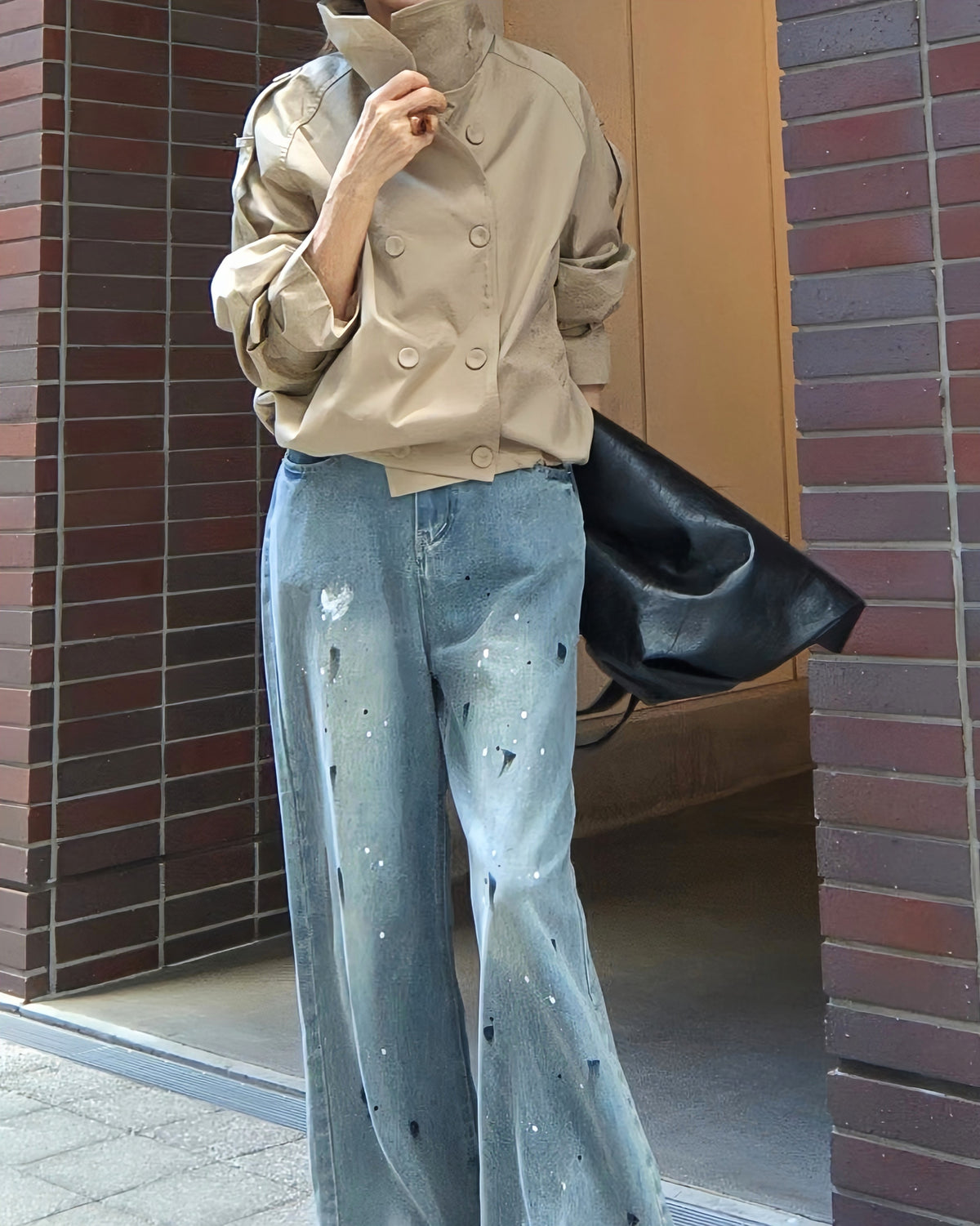 ダブルボタンのショートトレンチ