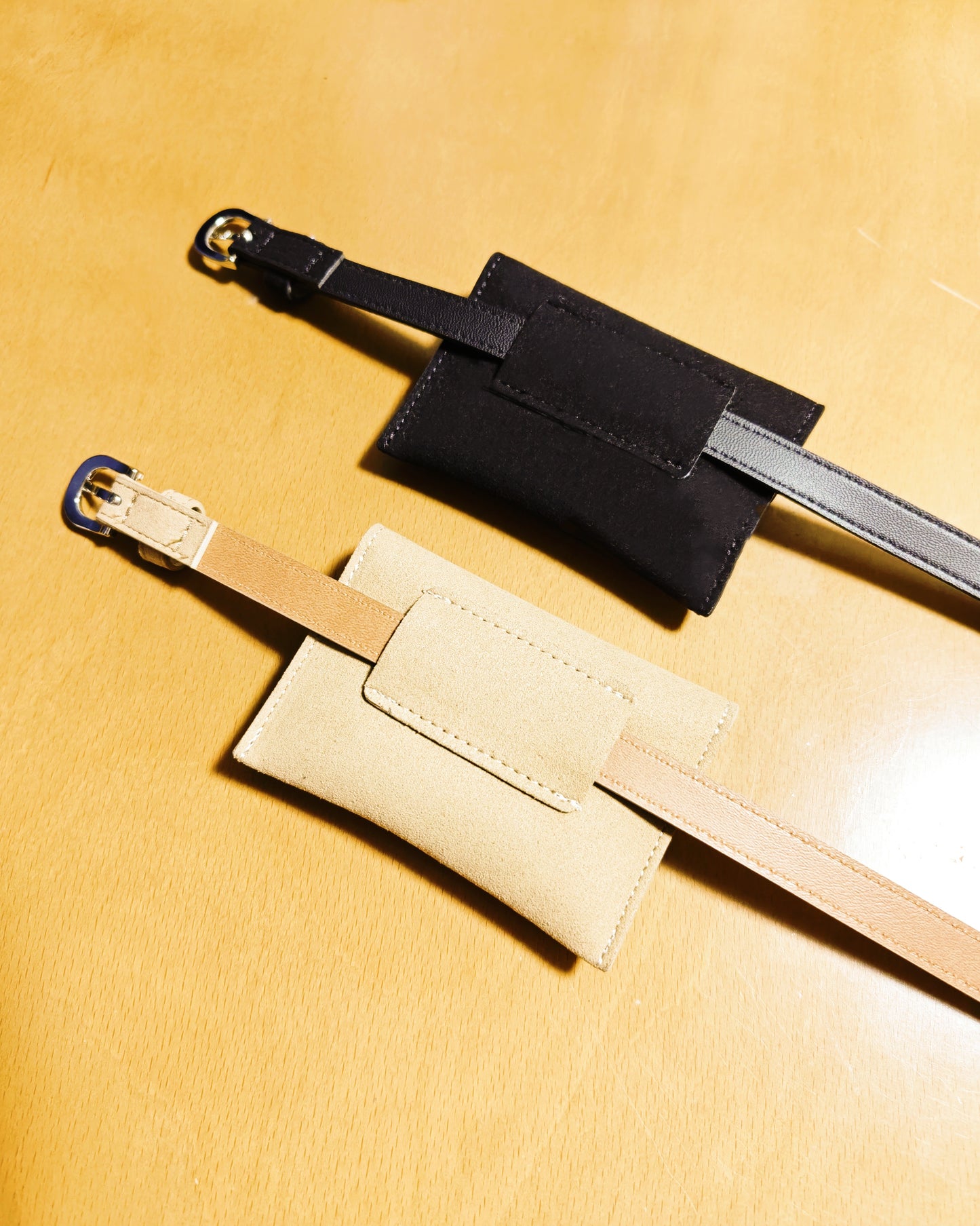 スエードタッチのベルトバッグ