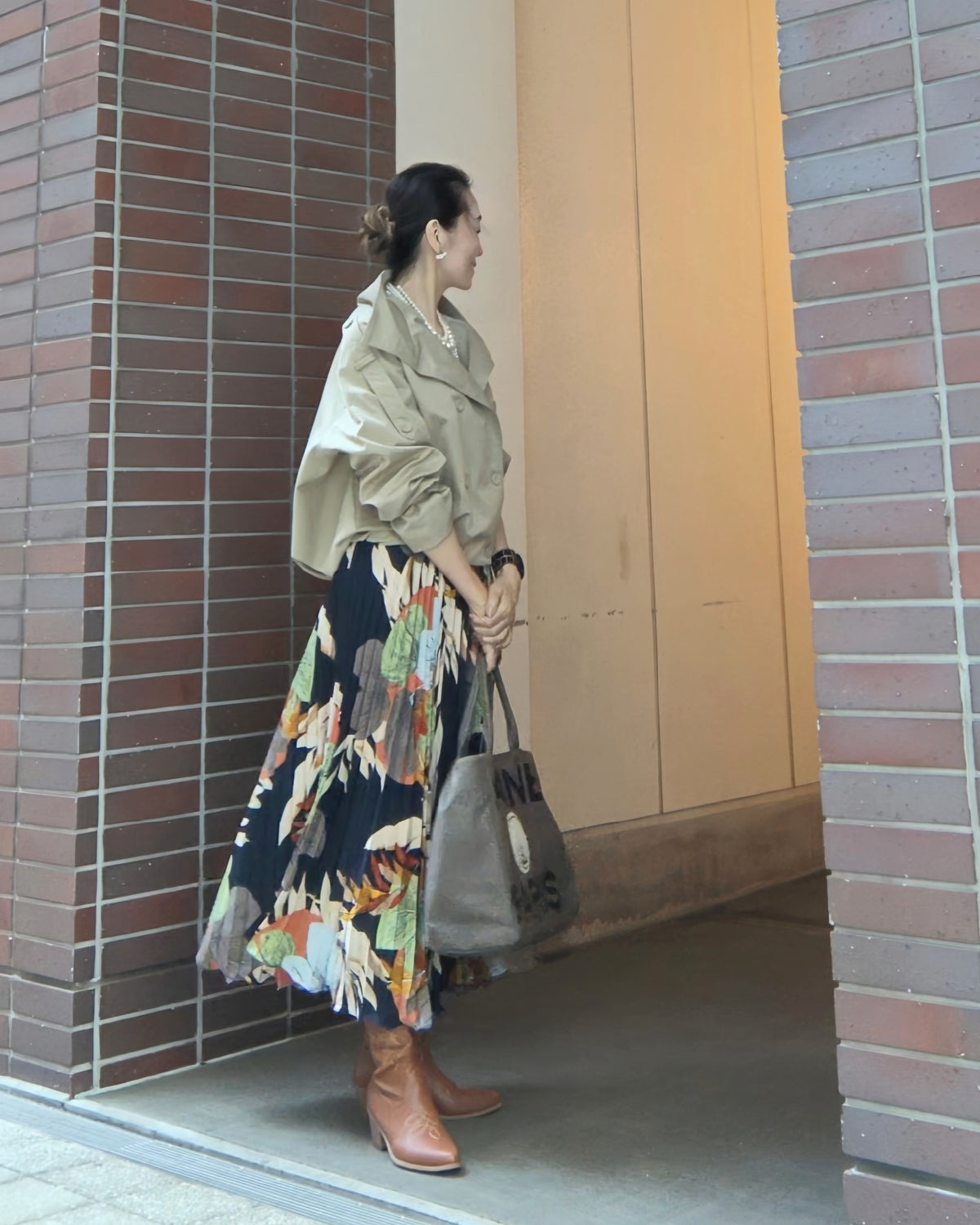 ダブルボタンのショートトレンチ