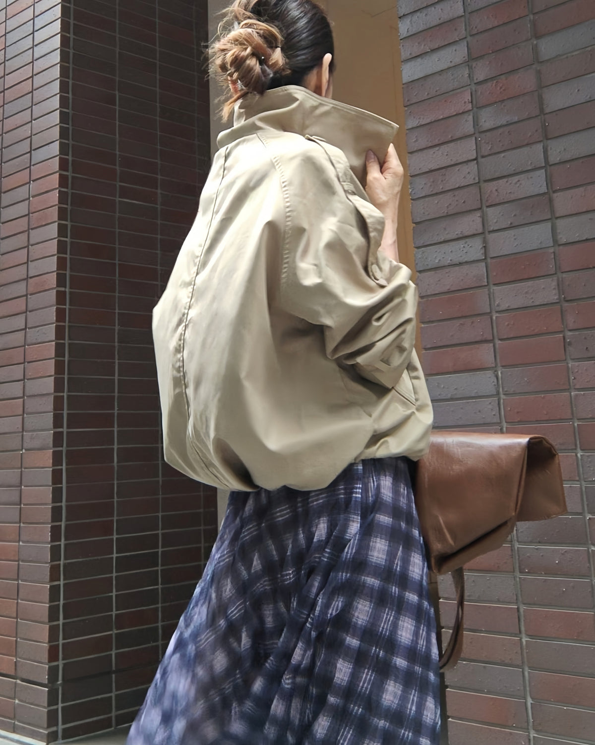 ダブルボタンのショートトレンチ