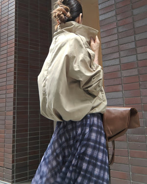 ダブルボタンのショートトレンチ