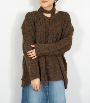 Vネックオーバースカーフニット