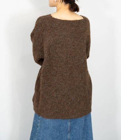 Vネックオーバースカーフニット