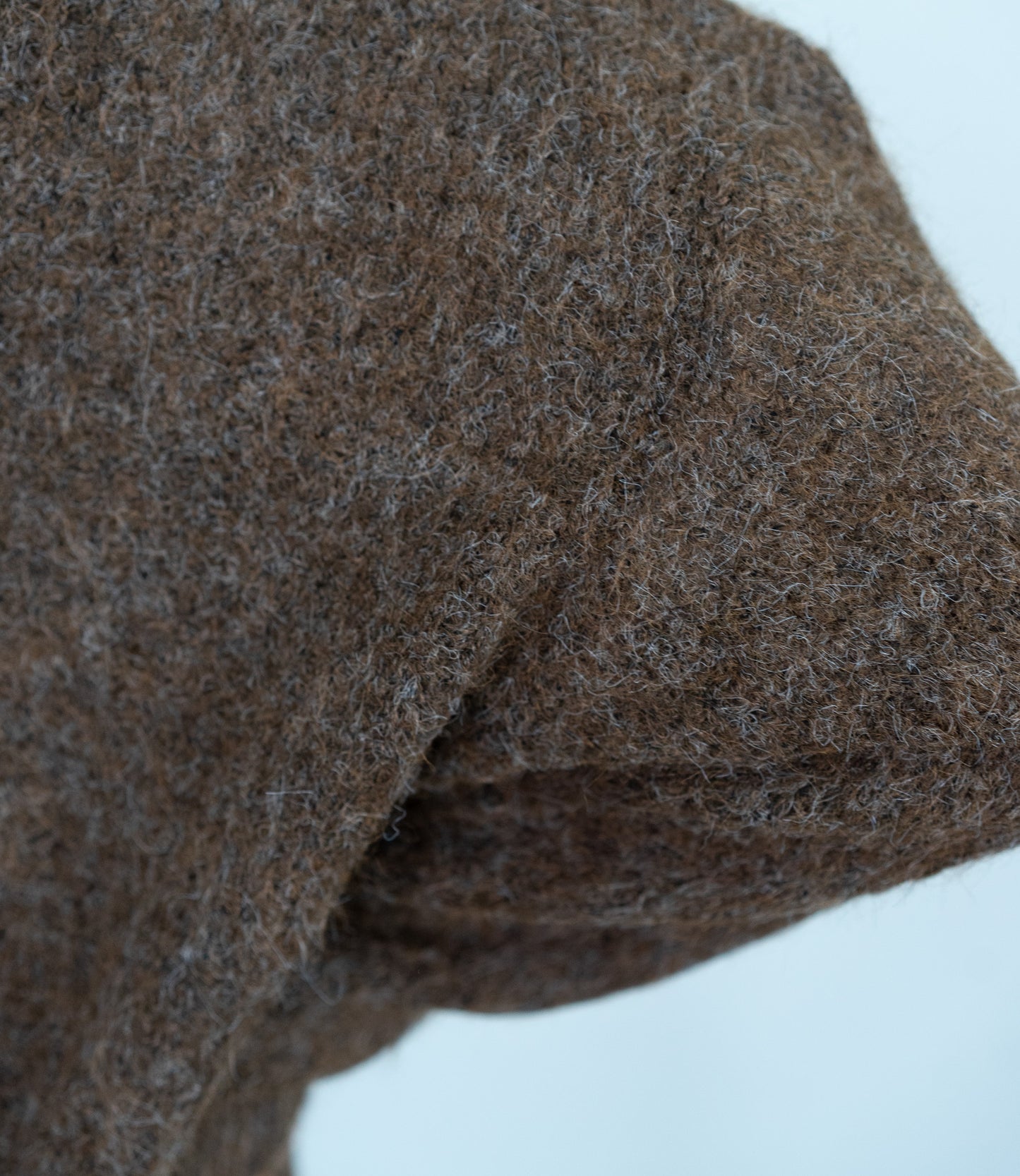 Vネックオーバースカーフニット