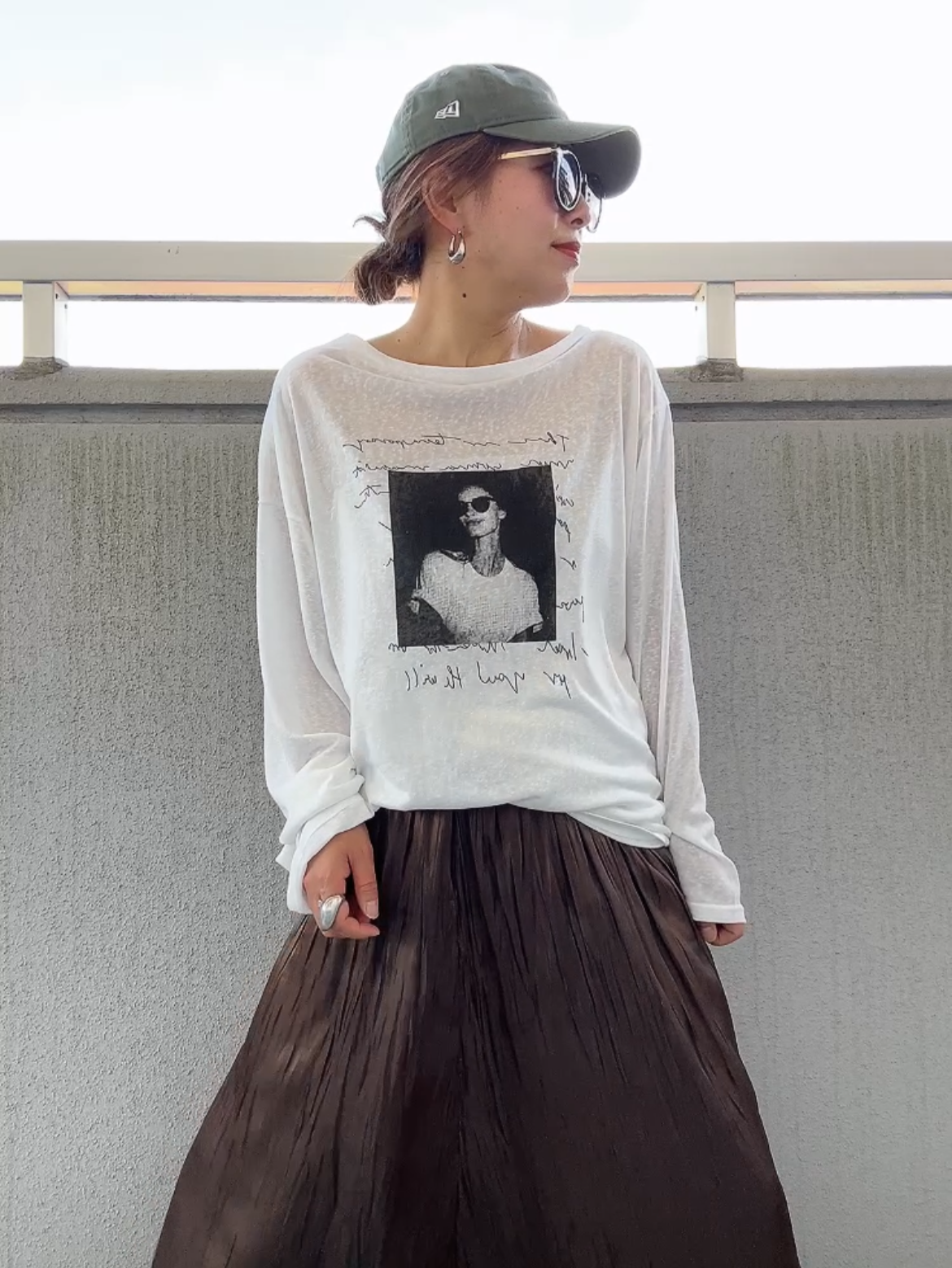 オフショルダーシアーフォトT