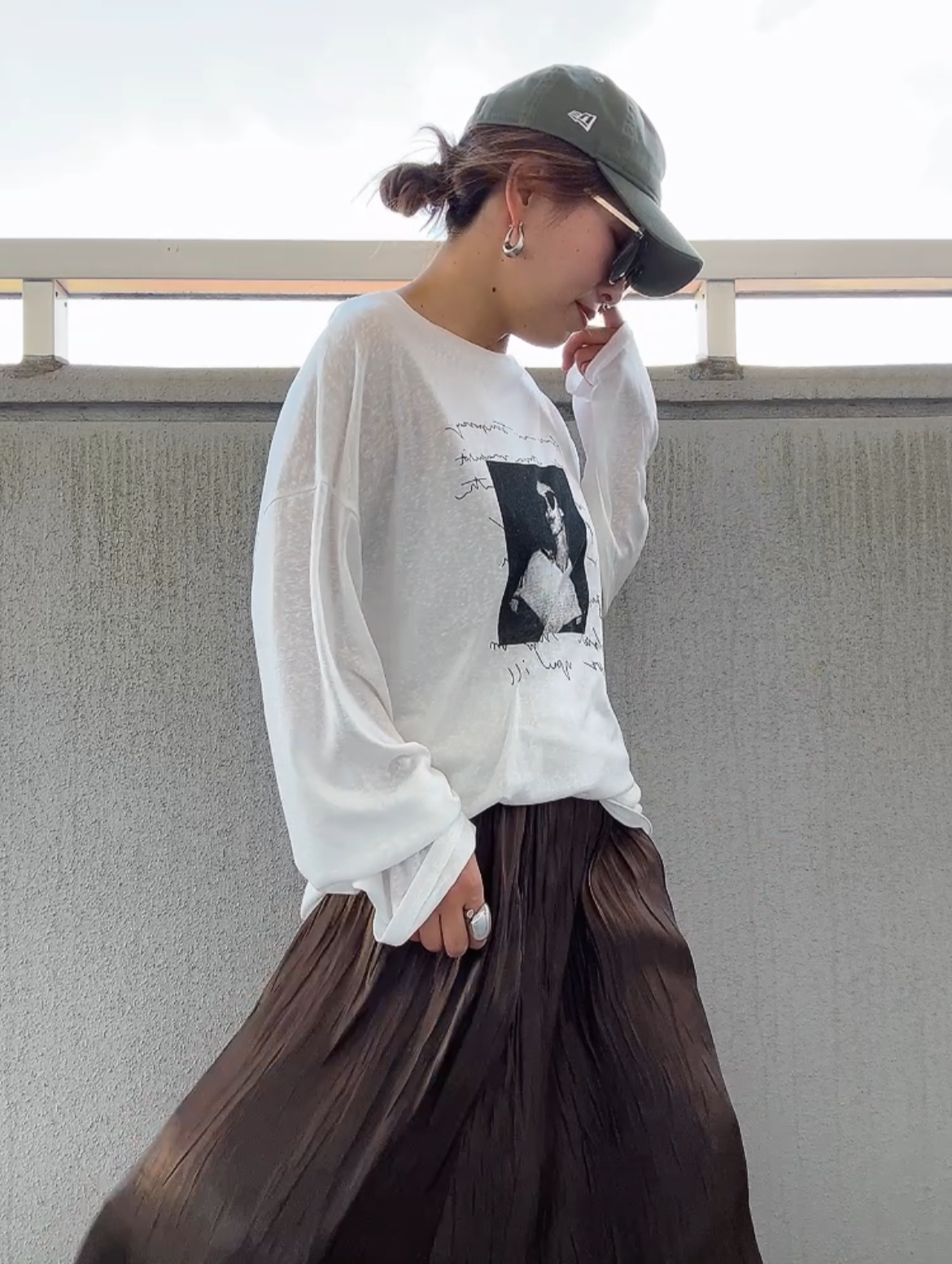 オフショルダーシアーフォトT