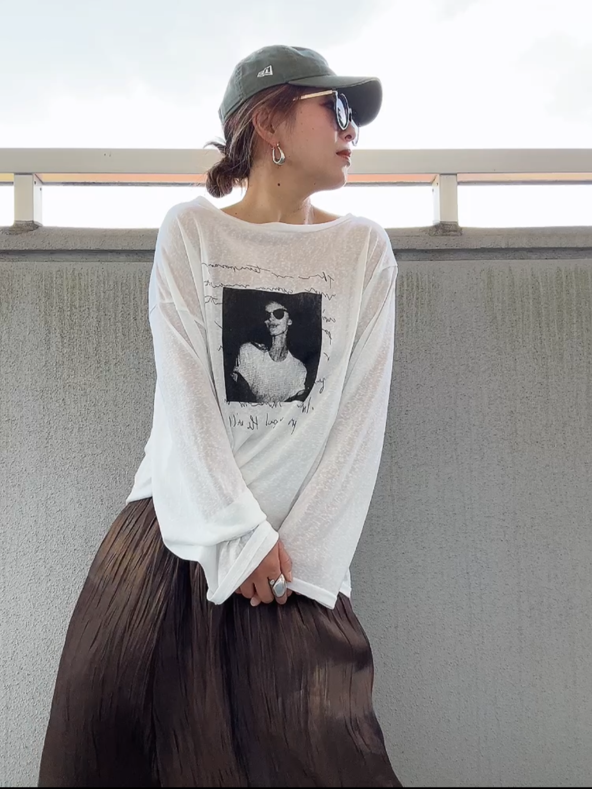 オフショルダーシアーフォトT