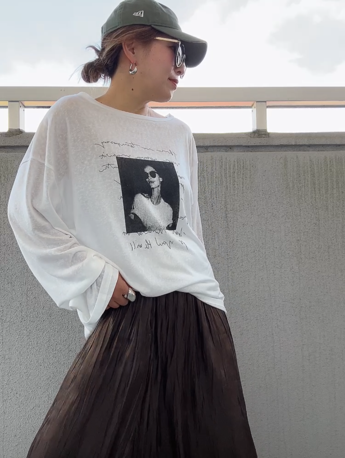 オフショルダーシアーフォトT