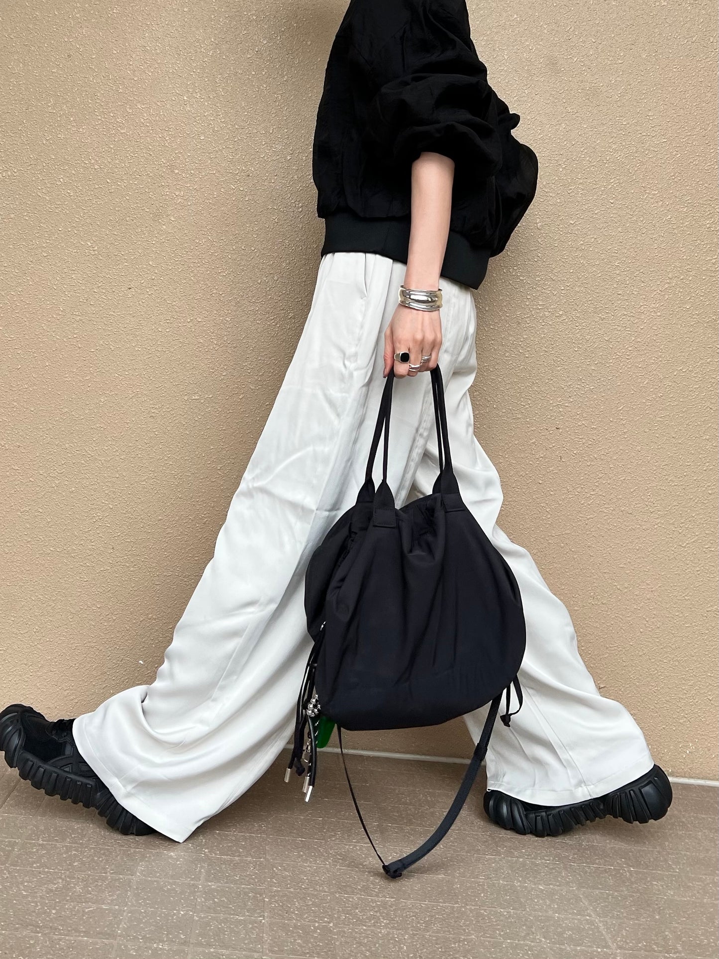 サテンライク ストレートパンツ
