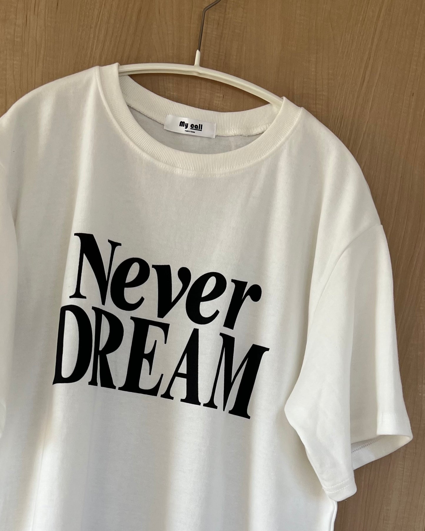 NEVER DREAM ロゴTシャツ