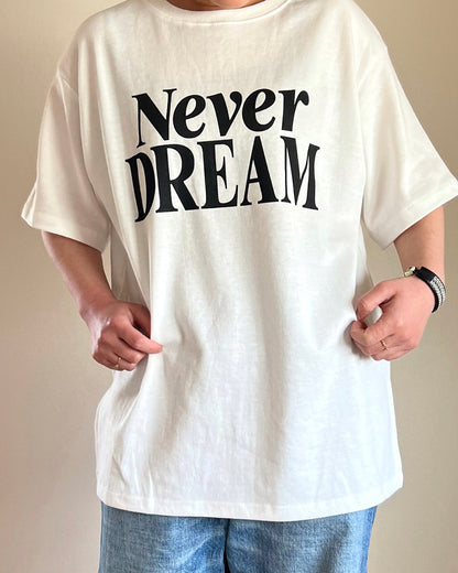 NEVER DREAM ロゴTシャツ