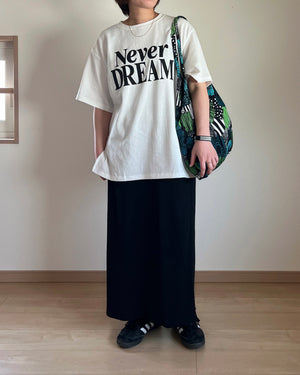 NEVER DREAM ロゴTシャツ