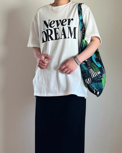 NEVER DREAM ロゴTシャツ