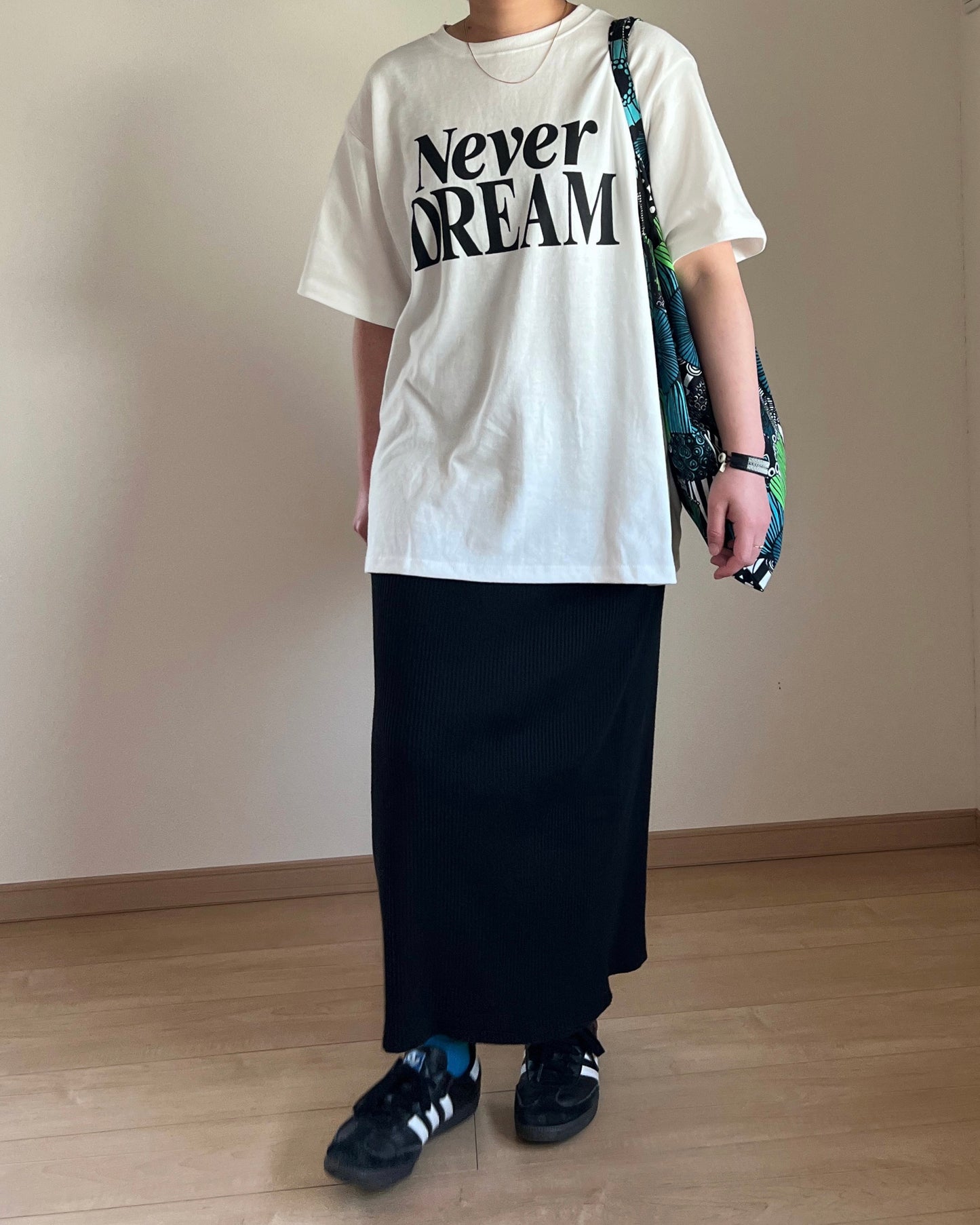 NEVER DREAM ロゴTシャツ