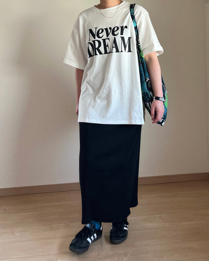 NEVER DREAM ロゴTシャツ