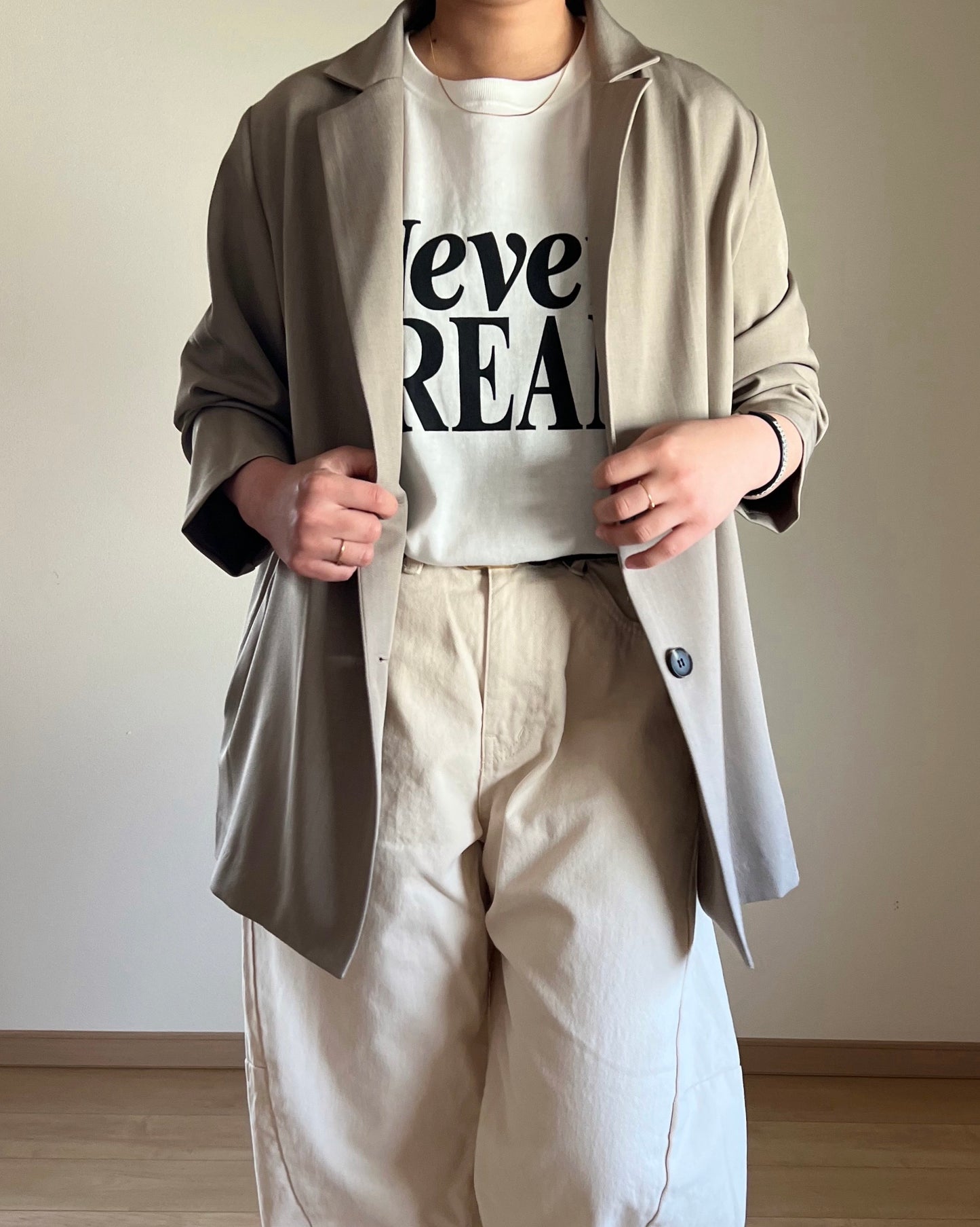 NEVER DREAM ロゴTシャツ