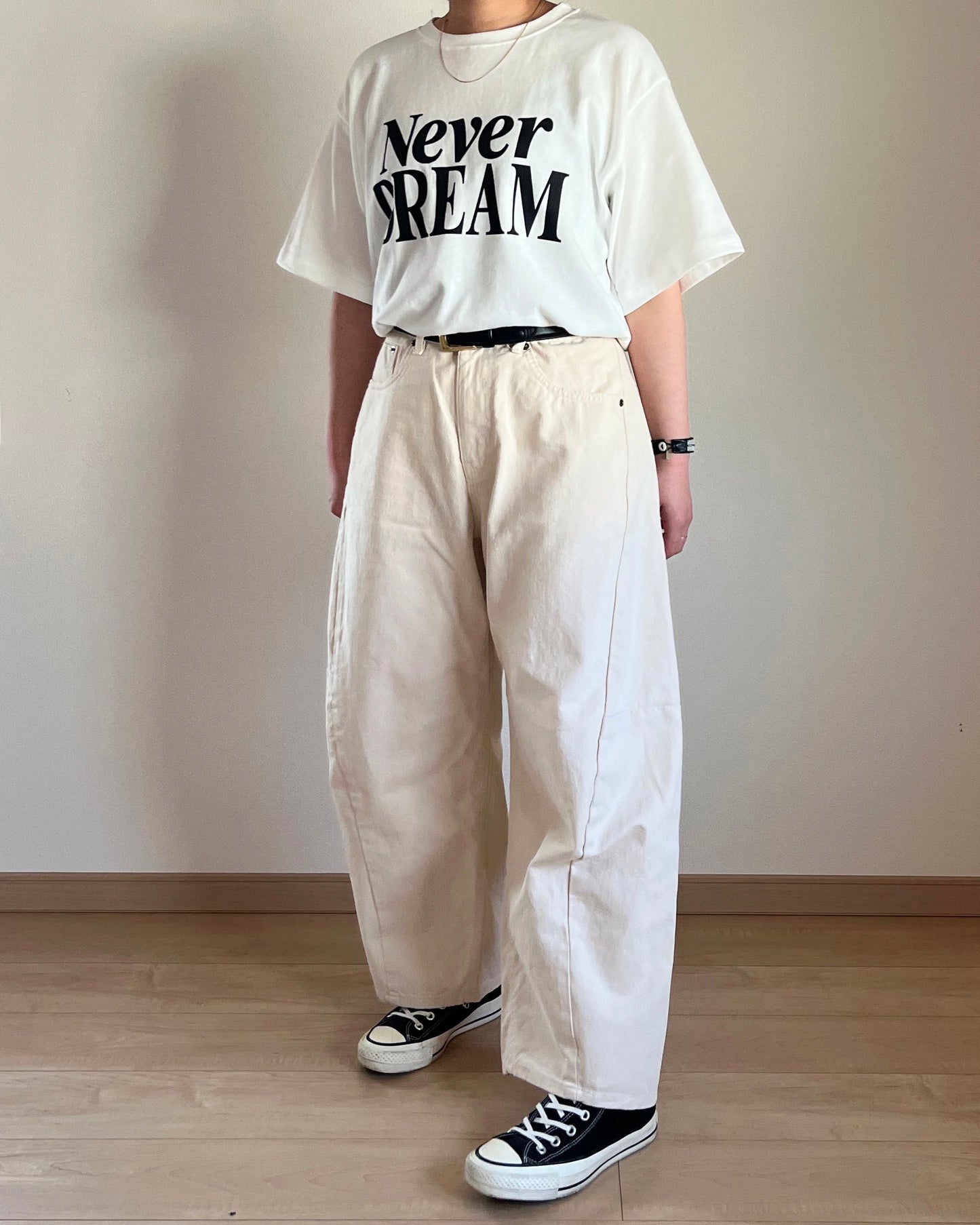 NEVER DREAM ロゴTシャツ