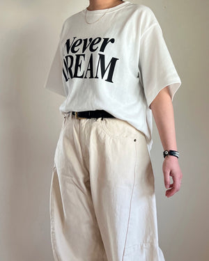 NEVER DREAM ロゴTシャツ