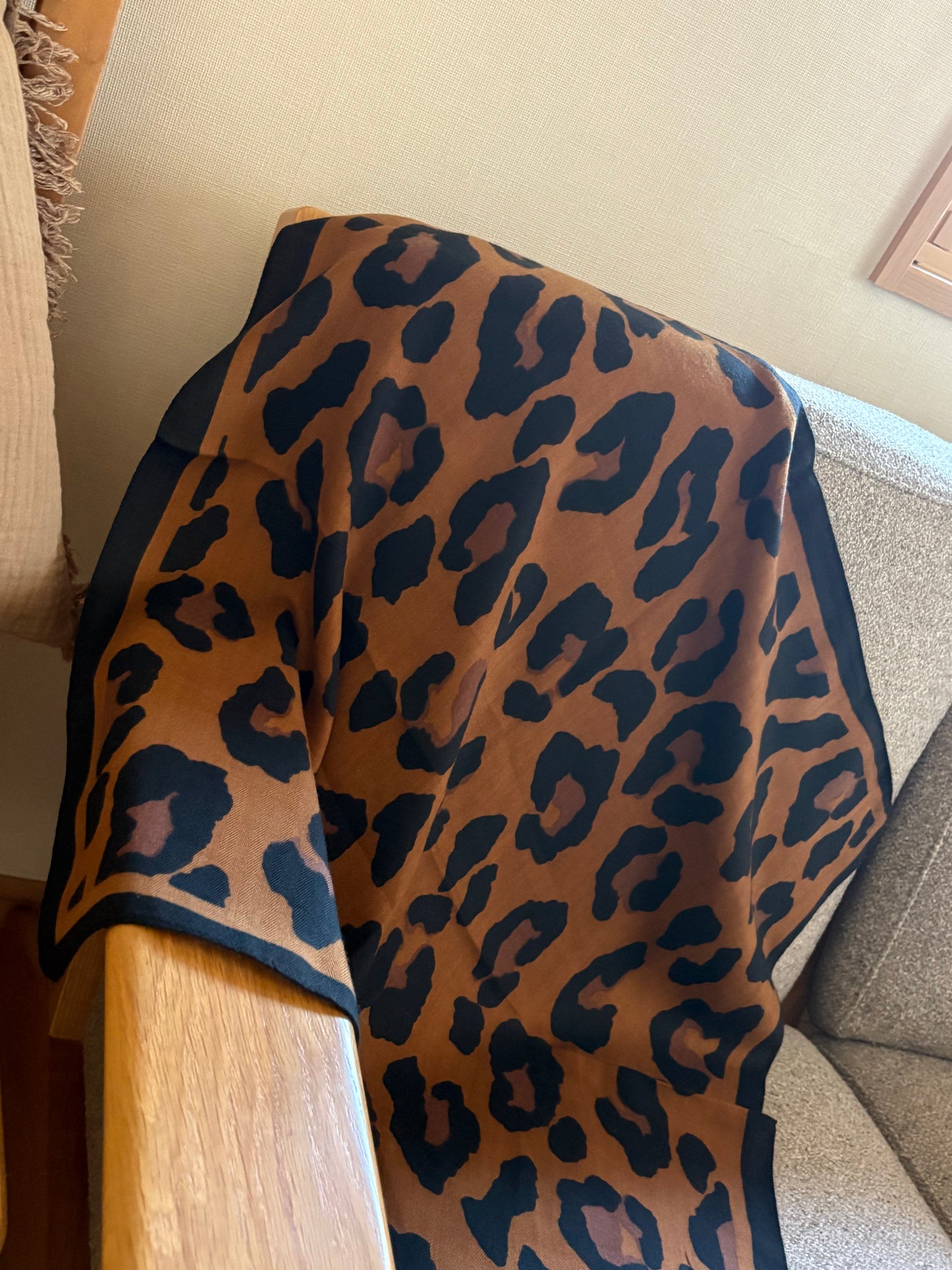 レオパード柄カシミアタッチ マルチスカーフ
