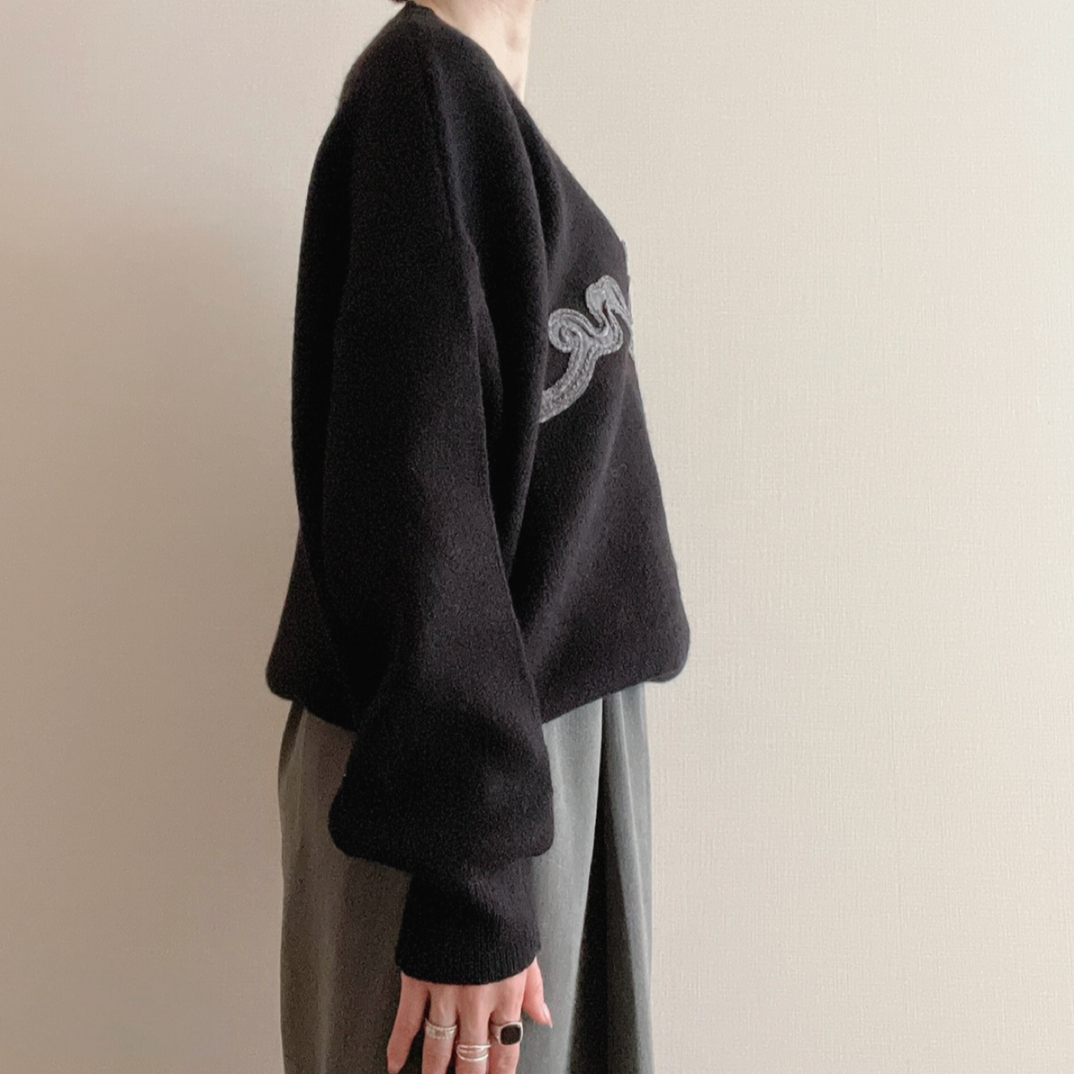 刺繍ロゴニット