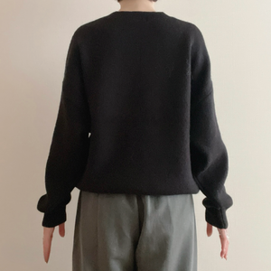 刺繍ロゴニット