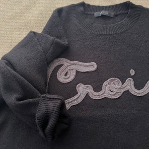 刺繍ロゴニット