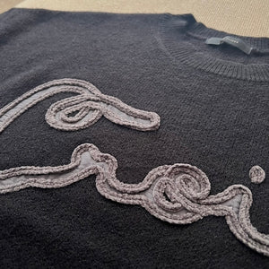 刺繍ロゴニット