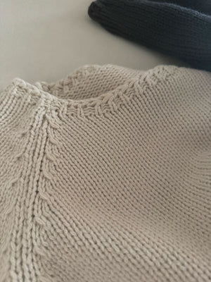 ラウンドネックニット