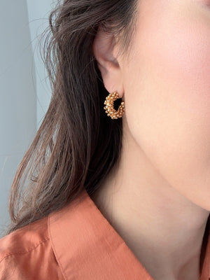 きらめく小粒フープピアス