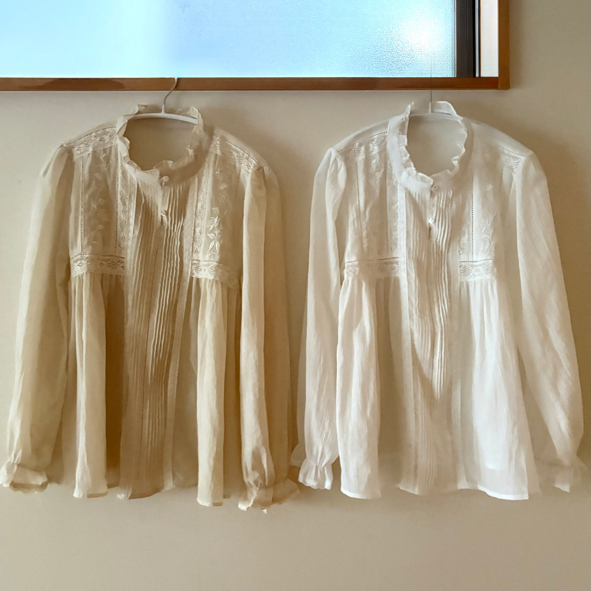 アンティーク調レースピンタック刺繍ブラウス