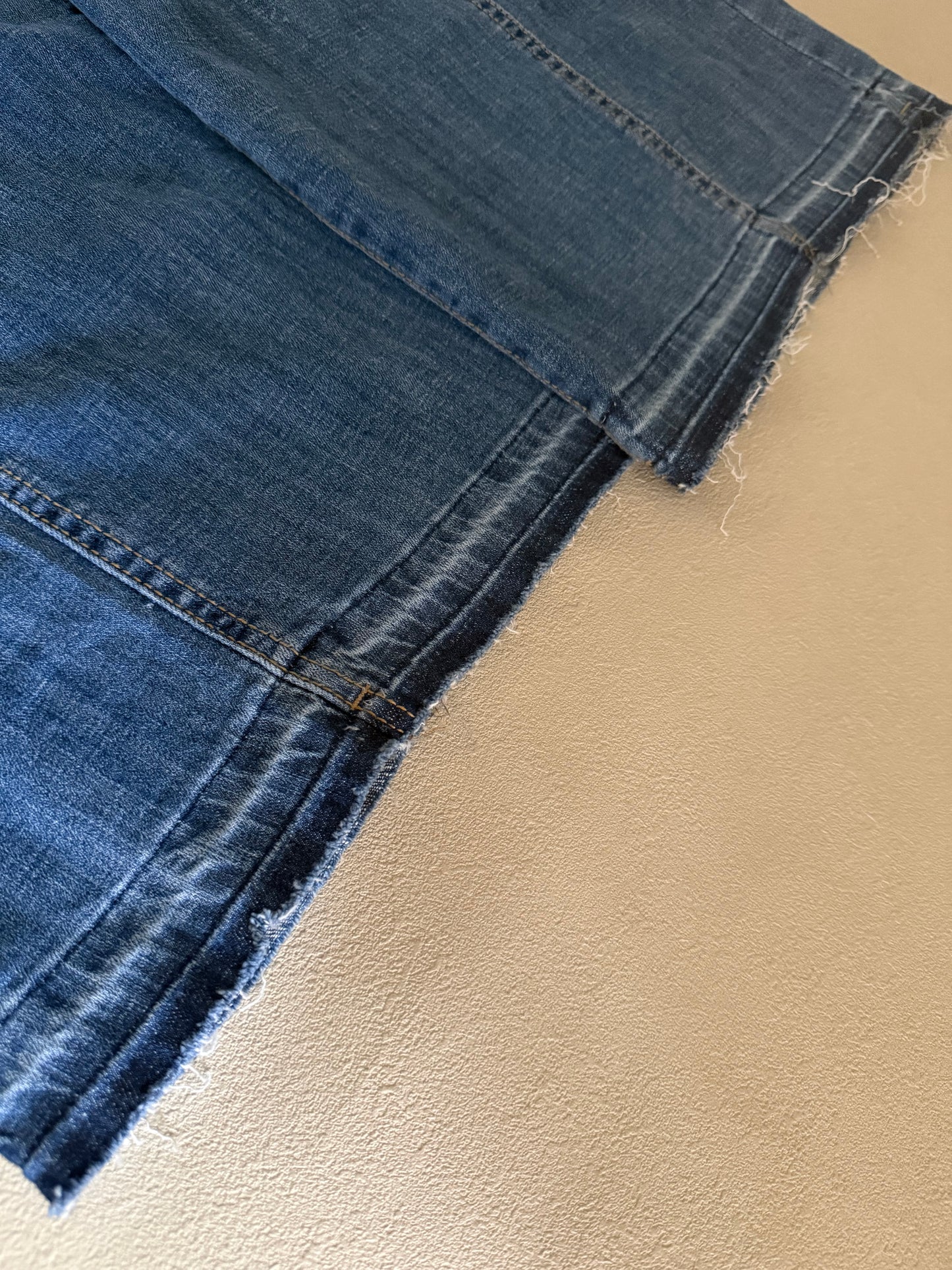 カットアウトヘムワイドデニム