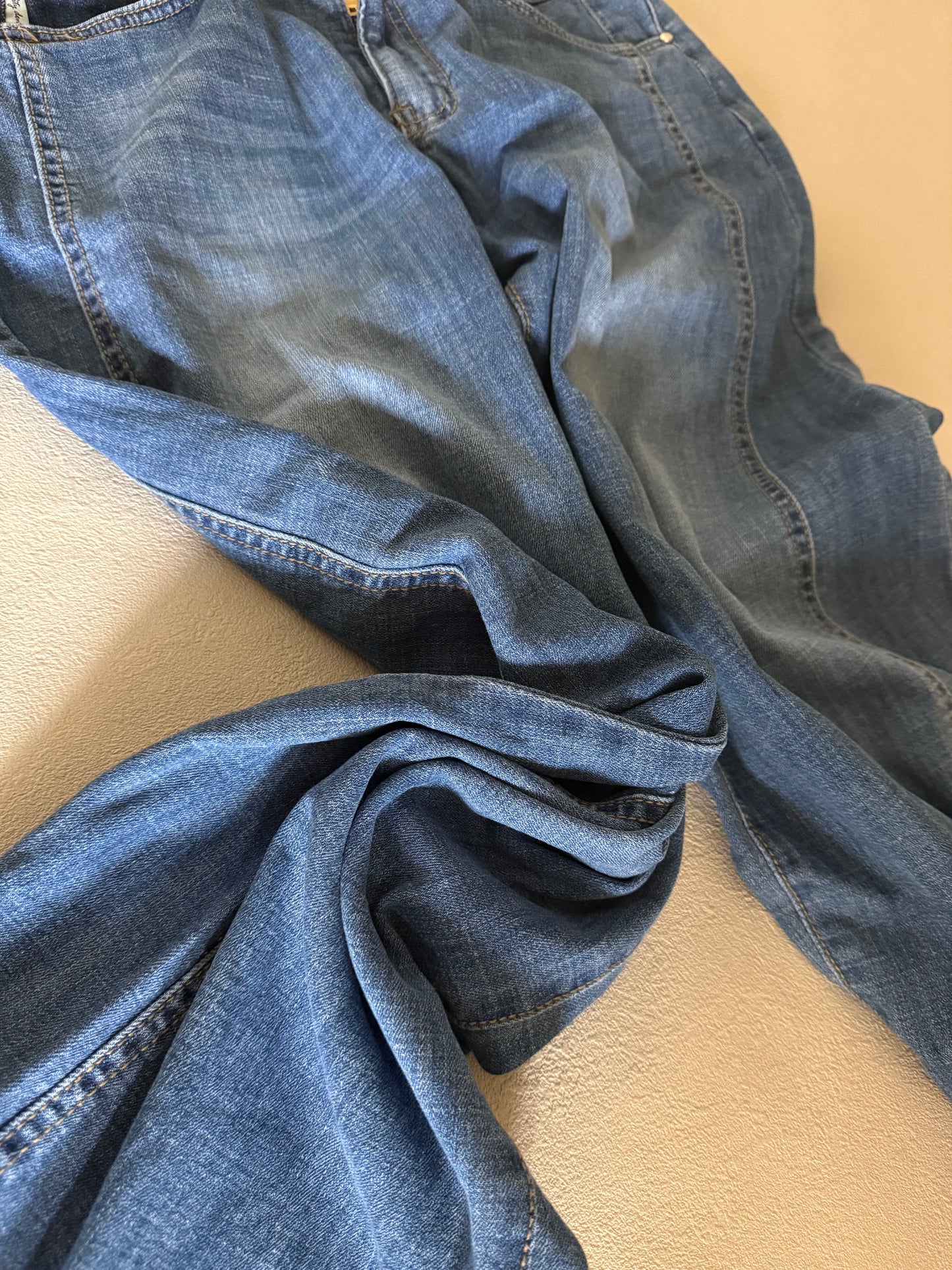 カットアウトヘムワイドデニム